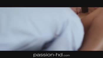 Deep Lesbian Kissing Porn