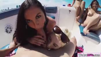 Free Girls Kissing Video