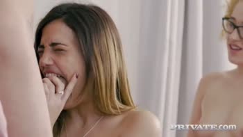 Girls Kissing Naked Video