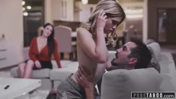 Hot Chick Has Sex