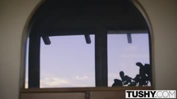 Hot Lesbian Kissing Gif